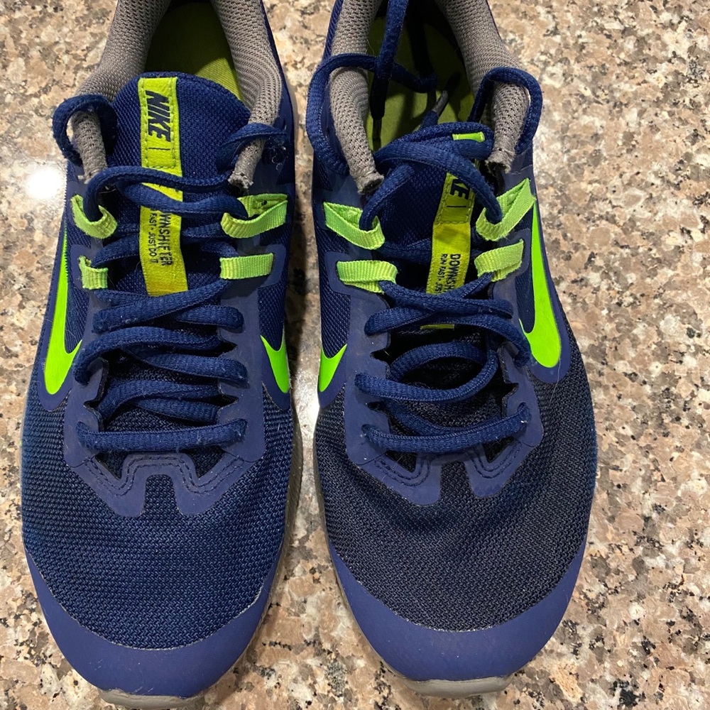 Boys Nike 5y shoes